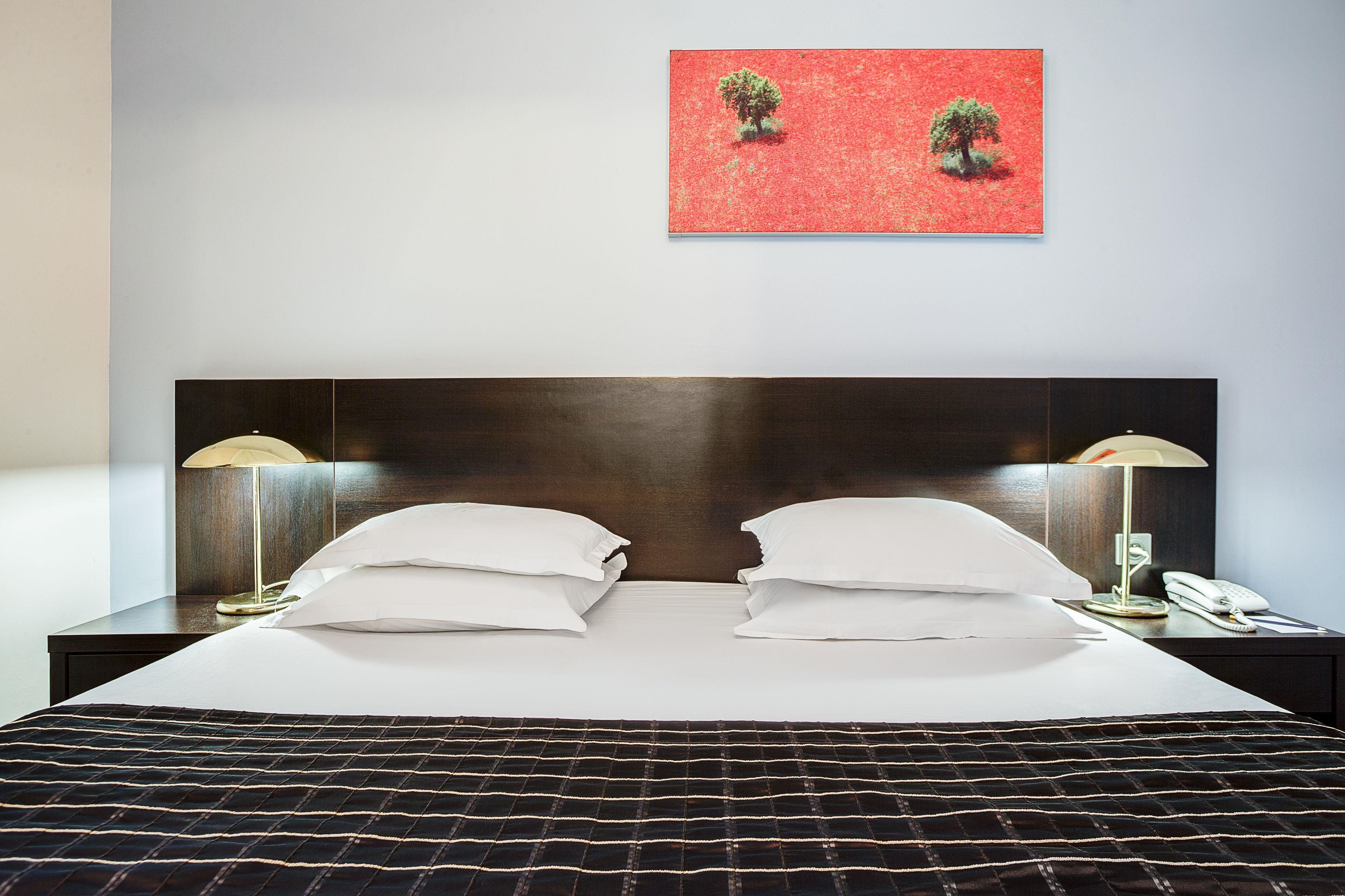 Sowell Hotels Domaine De La Petite Isle LʼIsle-sur-la-Sorgue Екстериор снимка