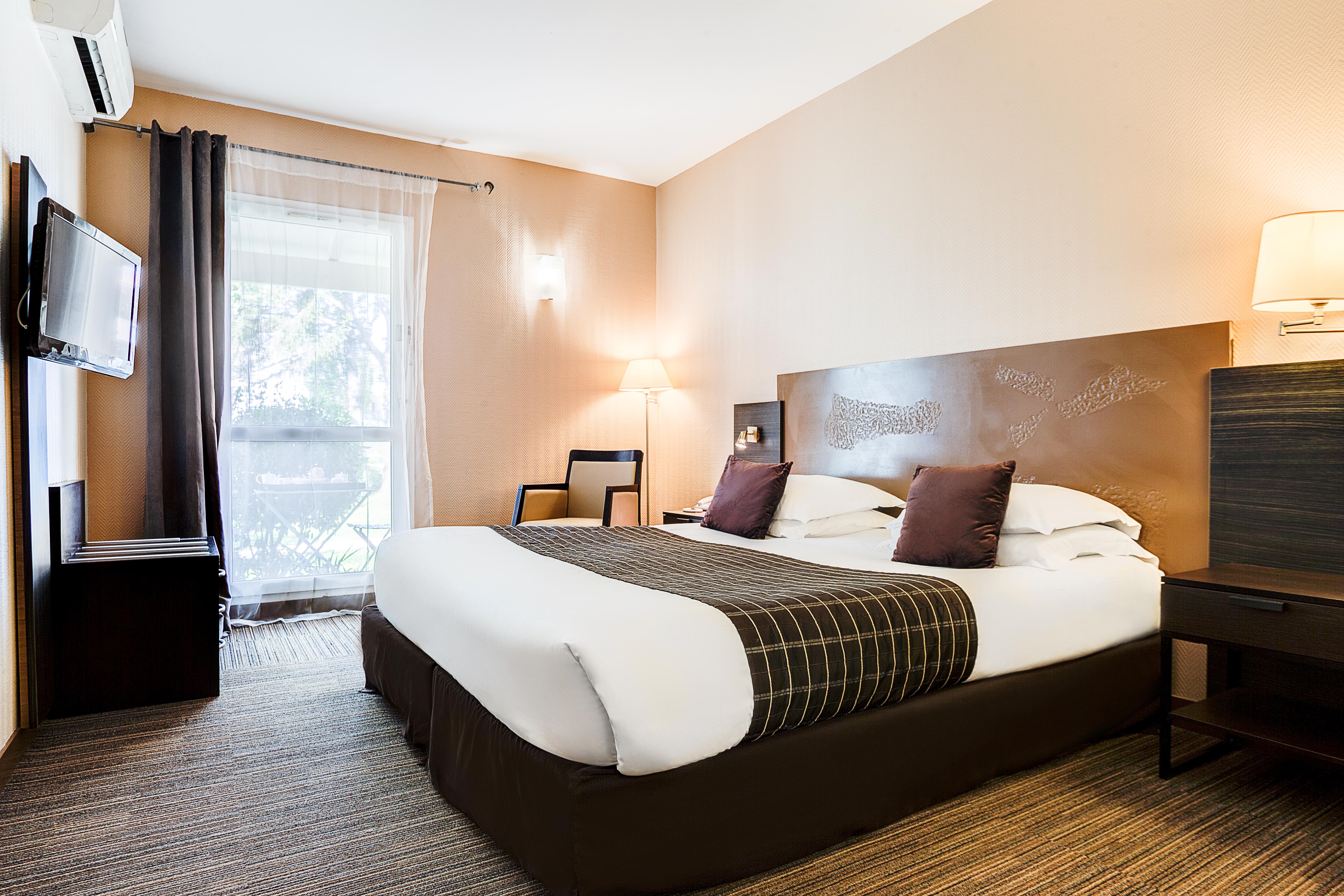 Sowell Hotels Domaine De La Petite Isle LʼIsle-sur-la-Sorgue Екстериор снимка