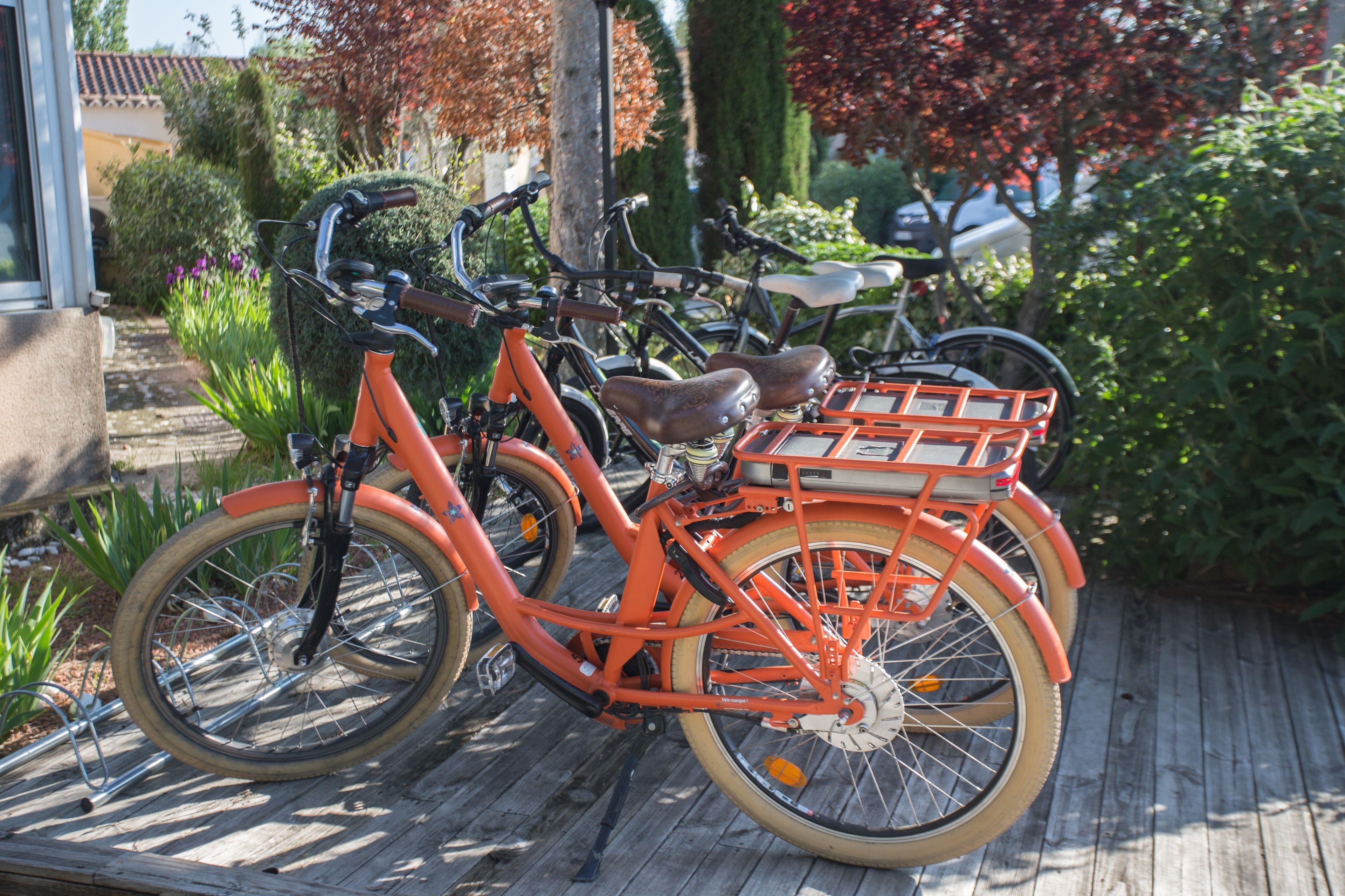 Sowell Hotels Domaine De La Petite Isle LʼIsle-sur-la-Sorgue Екстериор снимка