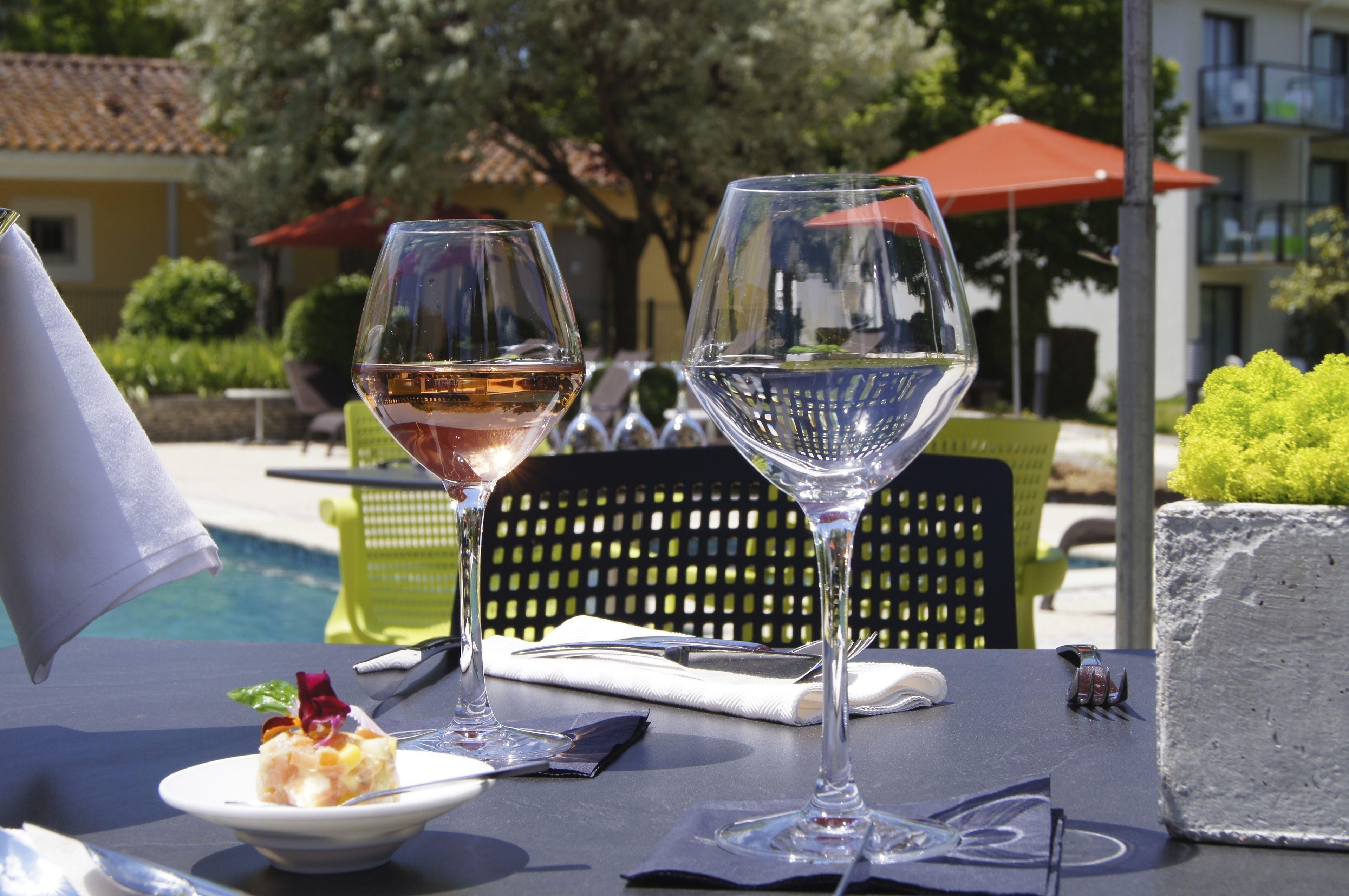 Sowell Hotels Domaine De La Petite Isle LʼIsle-sur-la-Sorgue Екстериор снимка