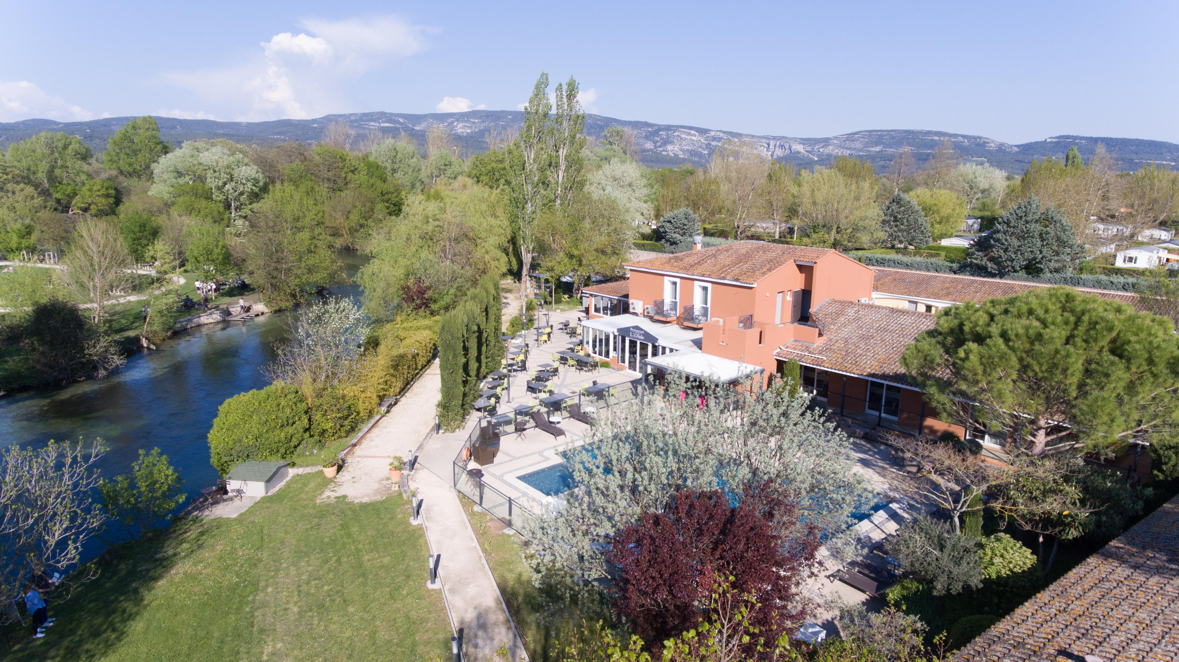 Sowell Hotels Domaine De La Petite Isle LʼIsle-sur-la-Sorgue Екстериор снимка