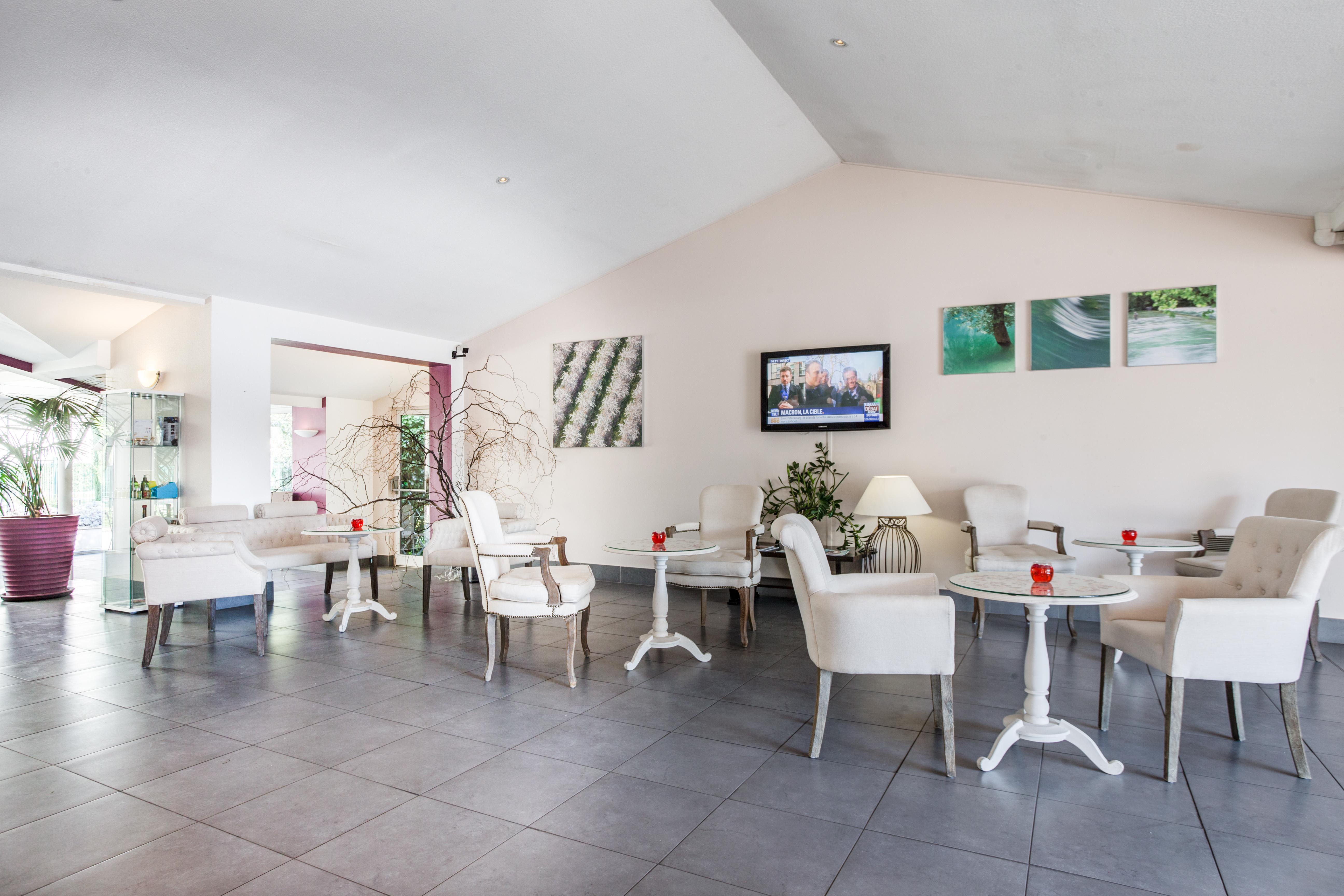 Sowell Hotels Domaine De La Petite Isle LʼIsle-sur-la-Sorgue Екстериор снимка