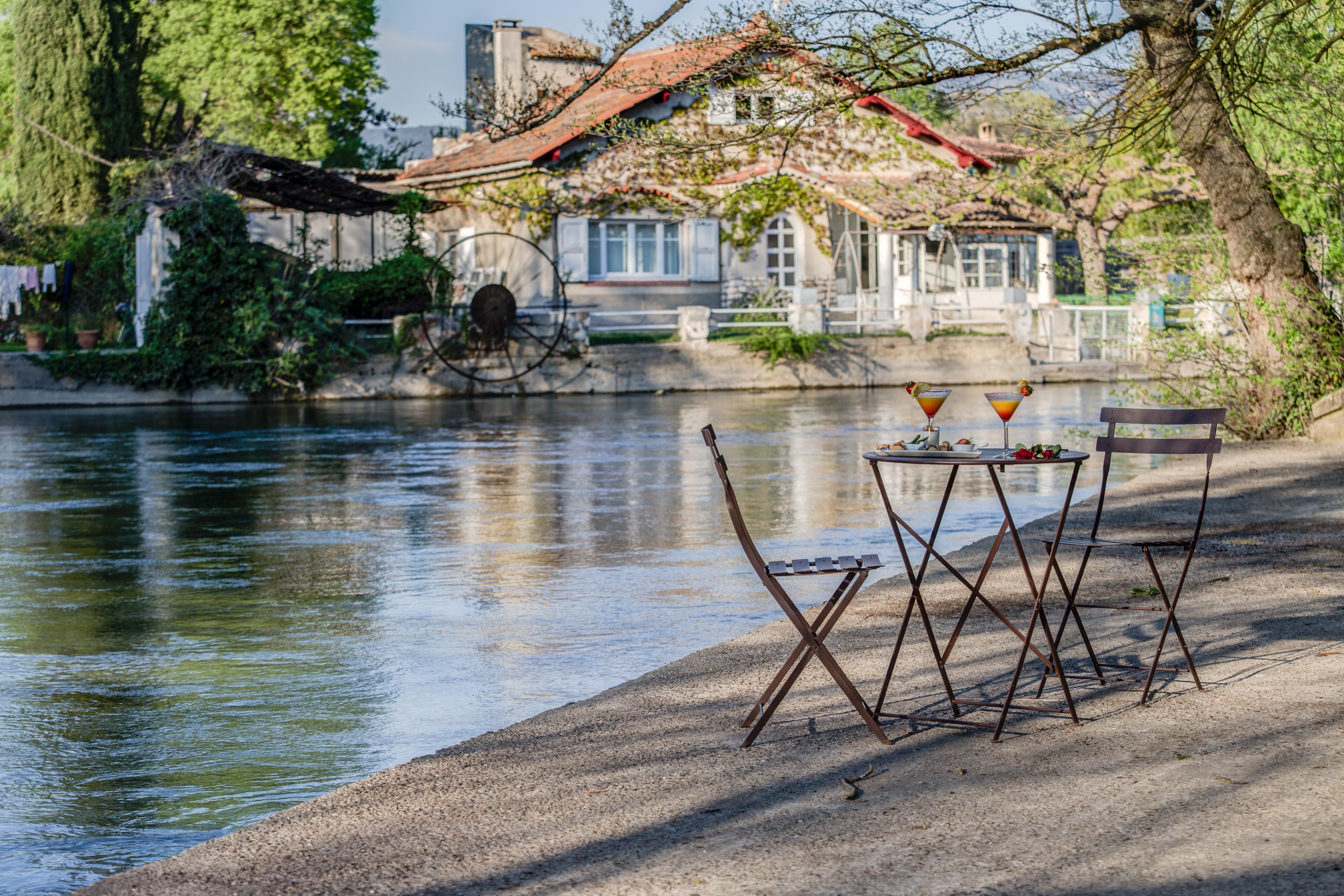 Sowell Hotels Domaine De La Petite Isle LʼIsle-sur-la-Sorgue Екстериор снимка