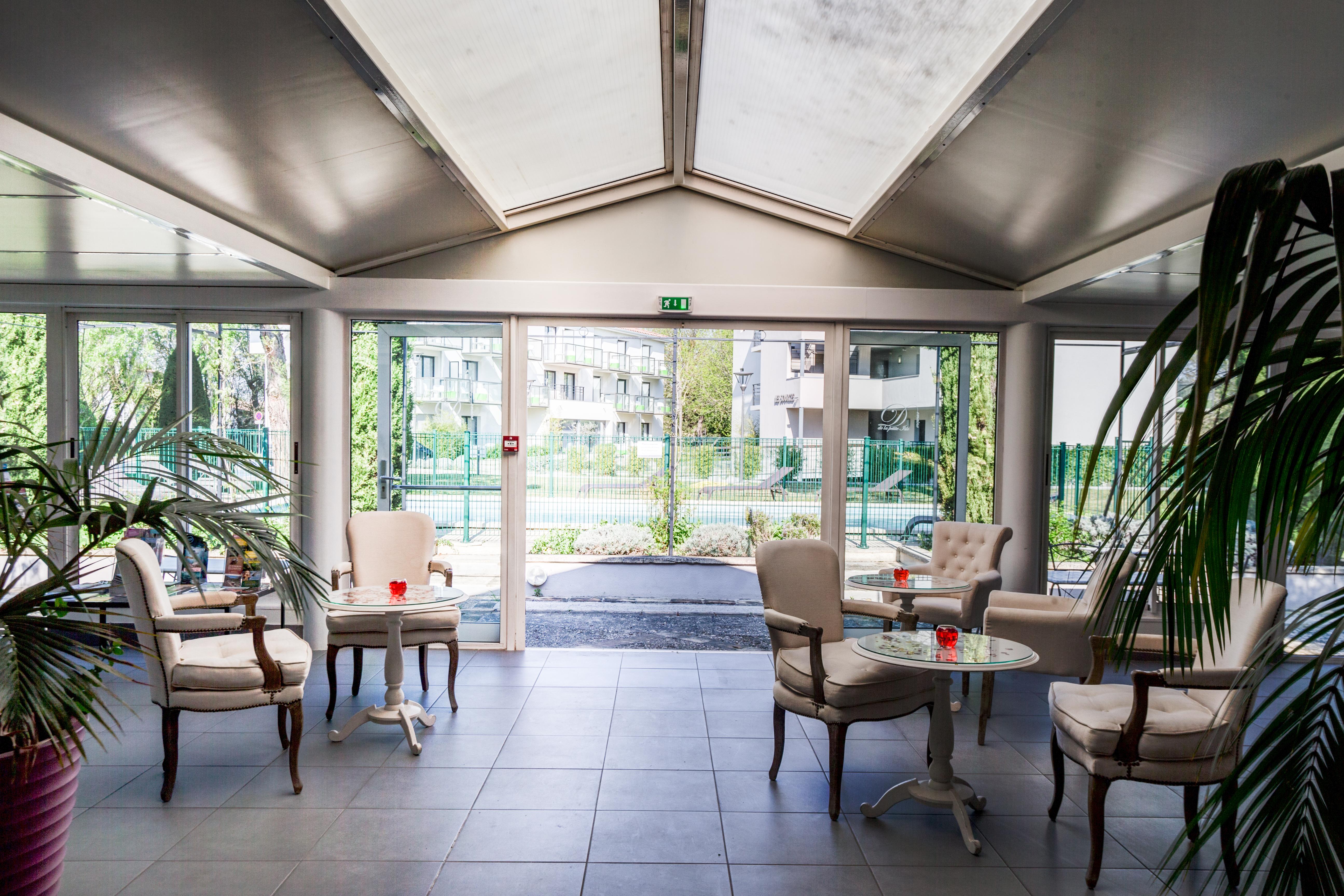 Sowell Hotels Domaine De La Petite Isle LʼIsle-sur-la-Sorgue Екстериор снимка