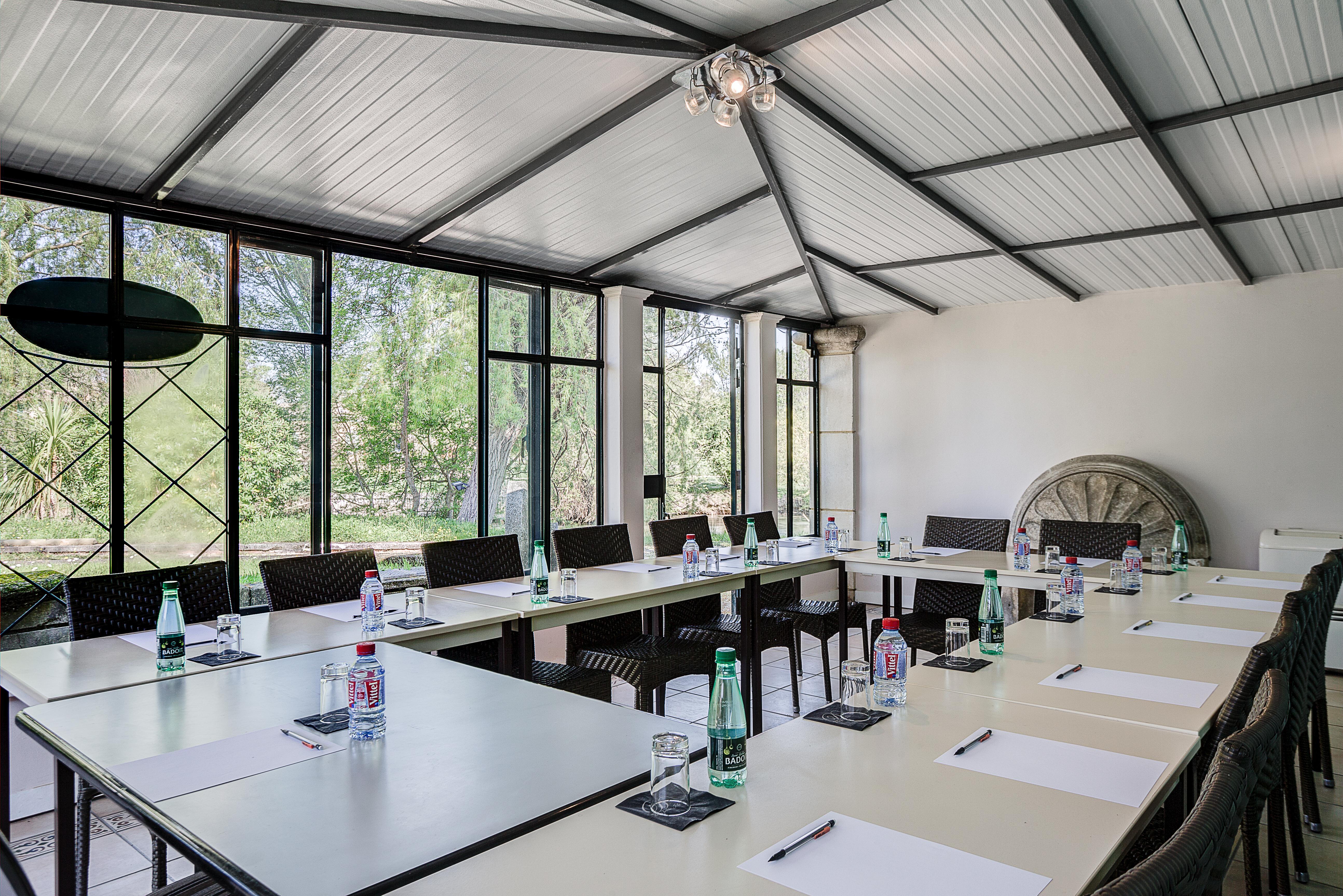 Sowell Hotels Domaine De La Petite Isle LʼIsle-sur-la-Sorgue Екстериор снимка
