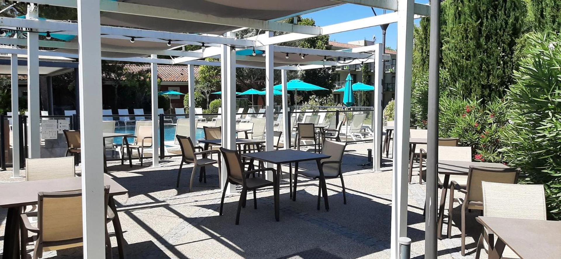 Sowell Hotels Domaine De La Petite Isle LʼIsle-sur-la-Sorgue Екстериор снимка