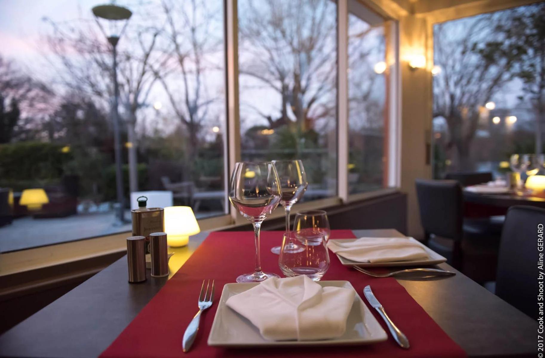 Sowell Hotels Domaine De La Petite Isle LʼIsle-sur-la-Sorgue Екстериор снимка