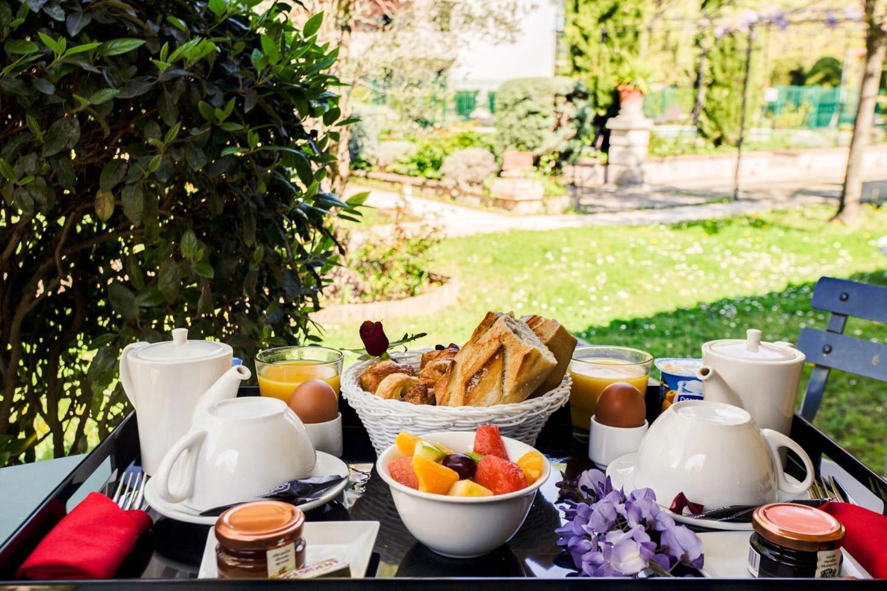 Sowell Hotels Domaine De La Petite Isle LʼIsle-sur-la-Sorgue Екстериор снимка