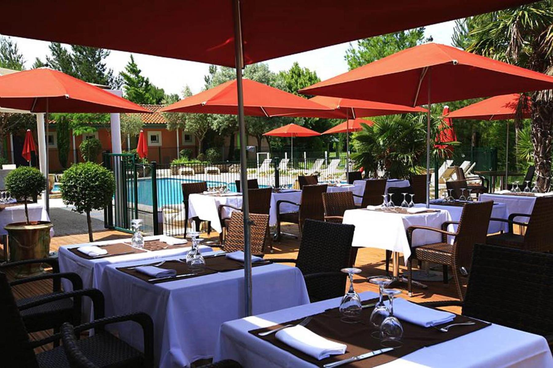 Sowell Hotels Domaine De La Petite Isle LʼIsle-sur-la-Sorgue Екстериор снимка